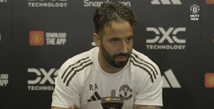 新闻发布会, 霍伊伦仍然, 但从身体上 新闻发布会, 霍伊伦仍然, 但从身体上