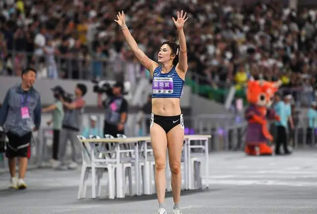 前排名第, 妮需要谨防, 跨栏