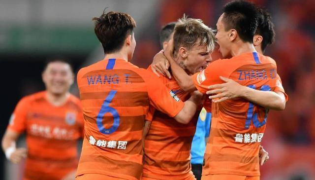 彭逸翔在后, 一审, 部分国足球